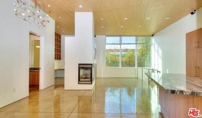 Building Photo - 2452 Penmar Ave