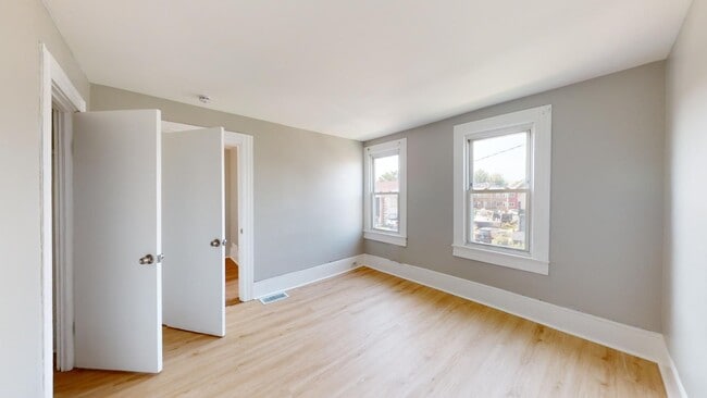 Building Photo - 1371 W 85th St