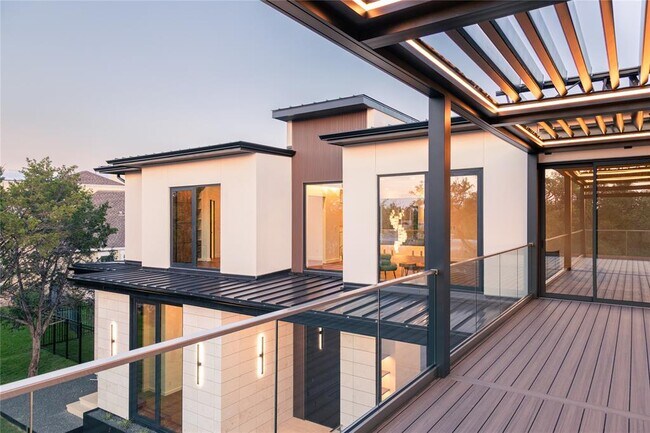 Building Photo - 614 Robin Dale Dr