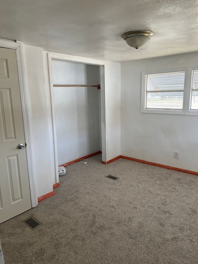 Building Photo - 2 bedroom, 1.5 bath home in Brookline
