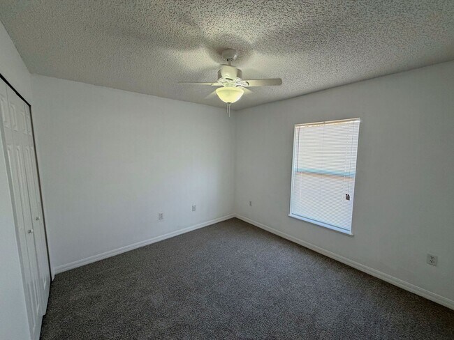 Building Photo - Beautiful 3 Bedroom, 2 Bathroom Home with Upgrades Throughout