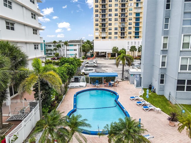 Building Photo - 430 Golden Isles Dr
