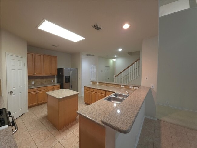 Building Photo - 3027 Providence Oak St