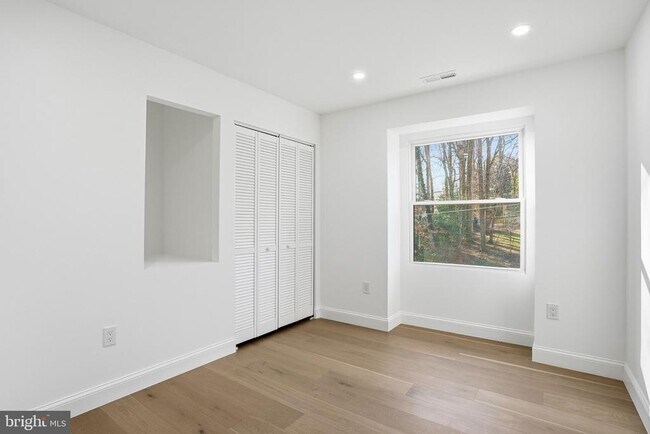 Building Photo - 10704 Howerton Ave
