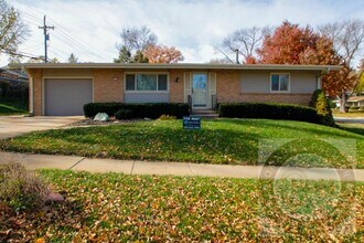 Building Photo - Comfortable 3 Bd /1.5 Ba Home  $300.00 off...