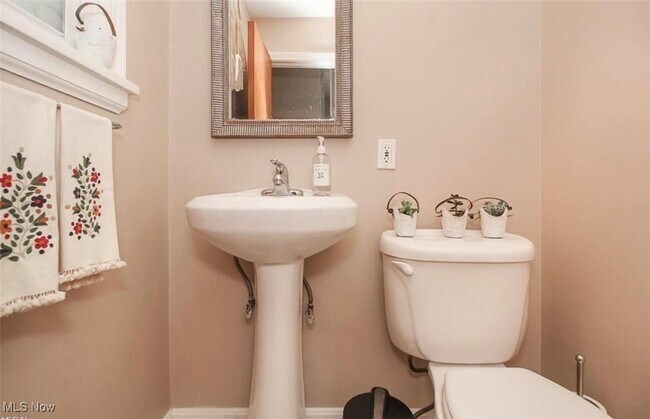 Building Photo - 4178 Bushnell Rd