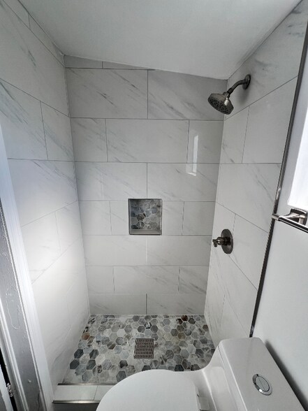 Building Photo - 1318 W Monroe St