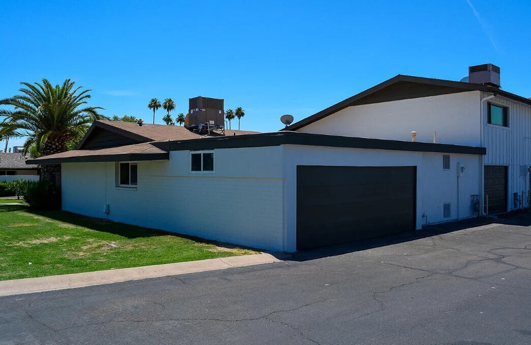 Building Photo - 7603 E Minnezona Ave