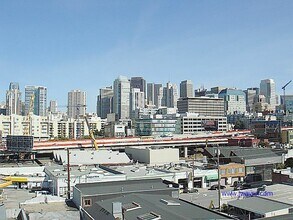 Building Photo - 555 4th St