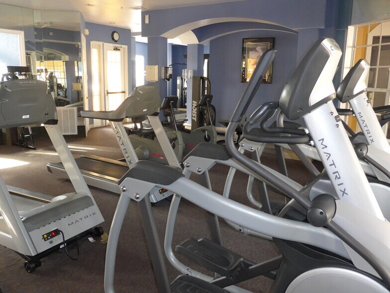 Building Photo - 5451 Vineland Rd