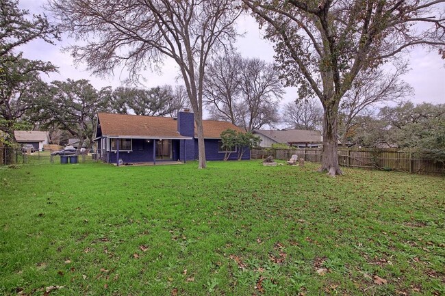 Building Photo - 11813 Highland Oaks Trail
