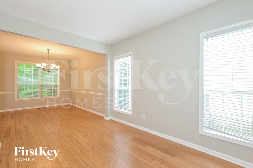 Building Photo - 1577 Silver Ridge Dr SW