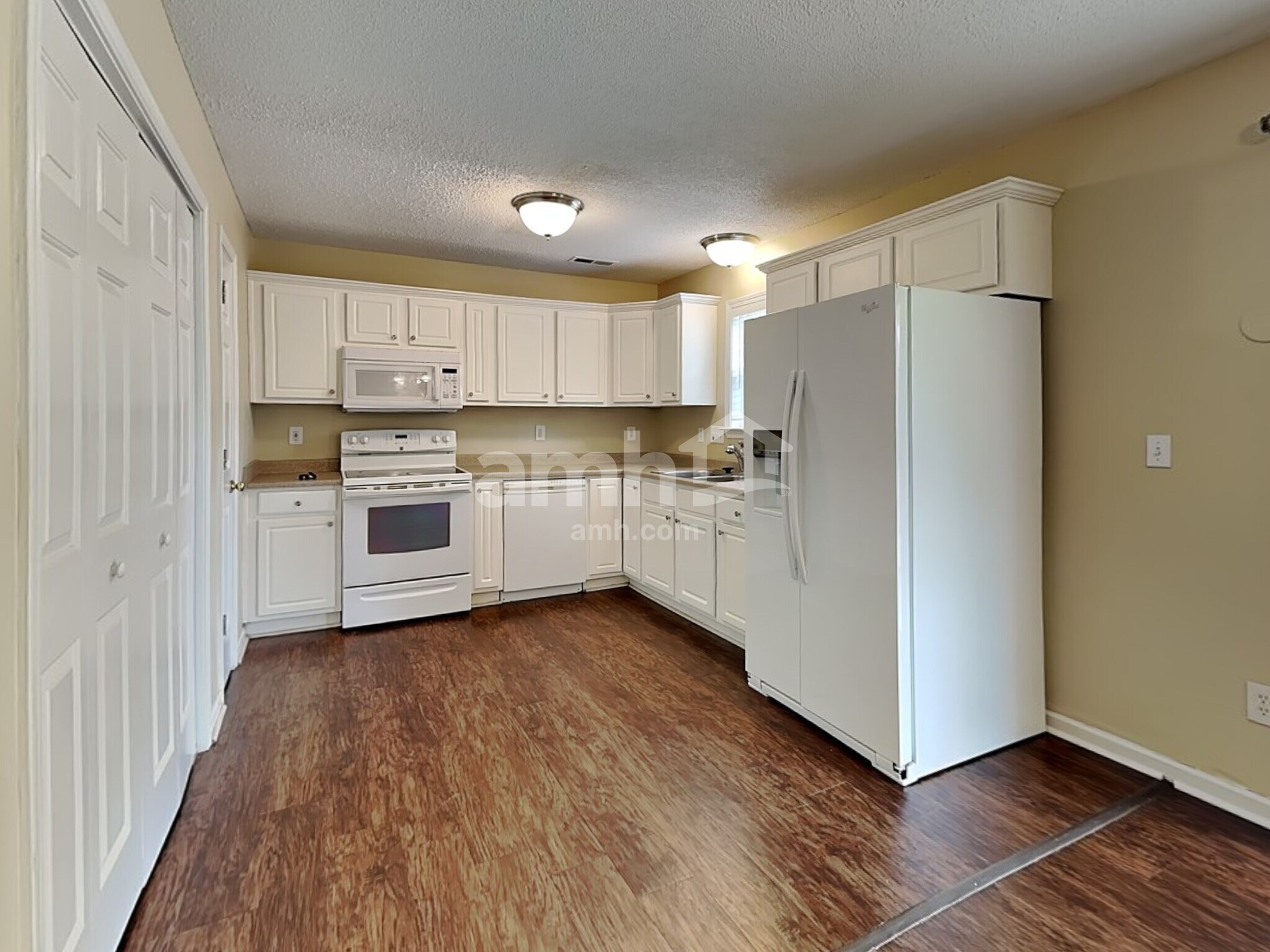 Building Photo - 301 Kingfisher Dr