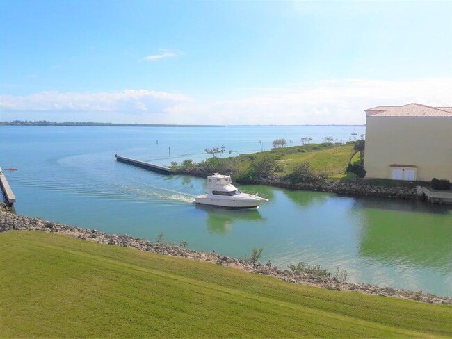 Building Photo - 4 Harbour Isle Dr E
