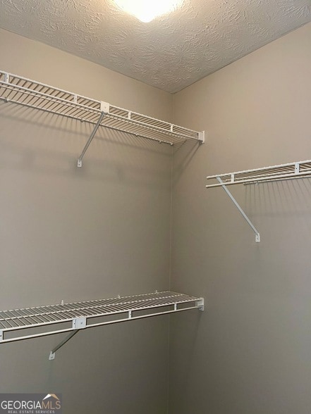 Building Photo - 5882 Sheldon Ct