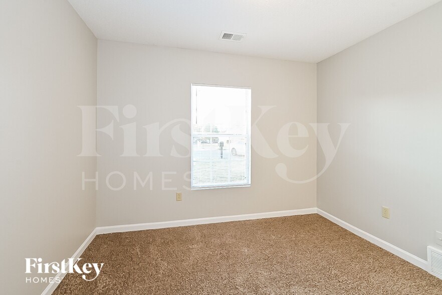 Building Photo - 7395 Kevin Rdg Cv E