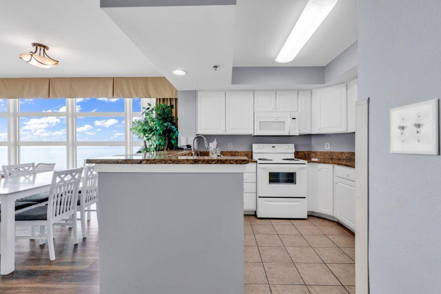Building Photo - 2504 N Ocean Blvd