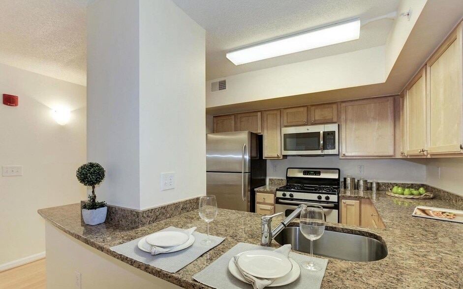 Building Photo - 7923 Eastern Ave