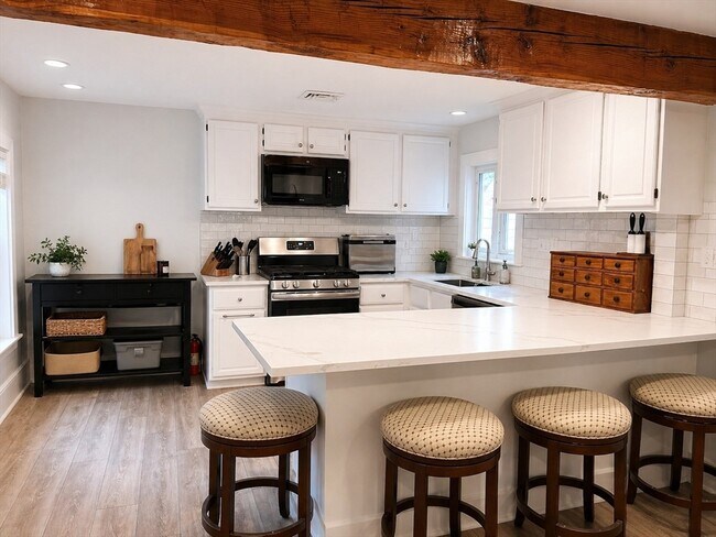 Building Photo - 7 Forest Ave