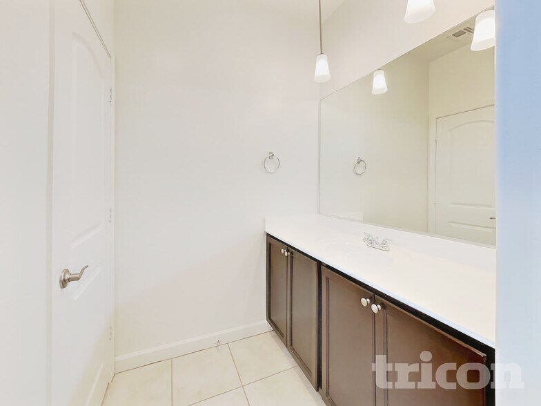 Building Photo - 4674 S 238th Ln