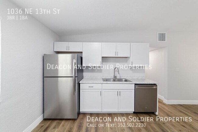 Building Photo - 1036 NE 13th St