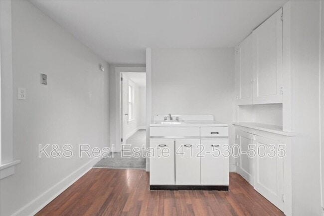 Building Photo - 1221 Prospect Ave