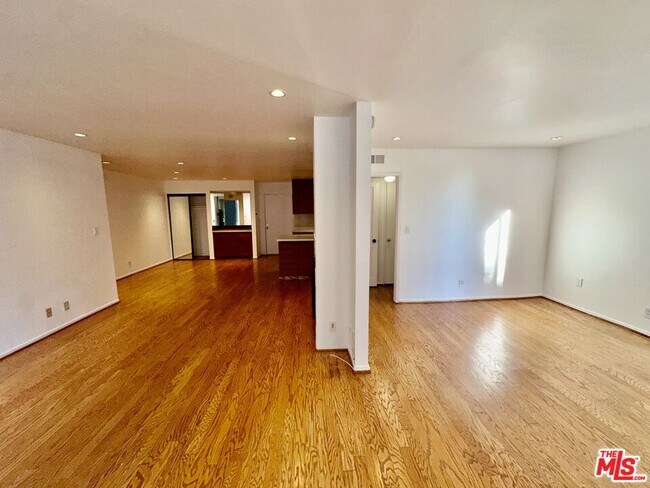 Building Photo - 1134 Alta Loma Rd