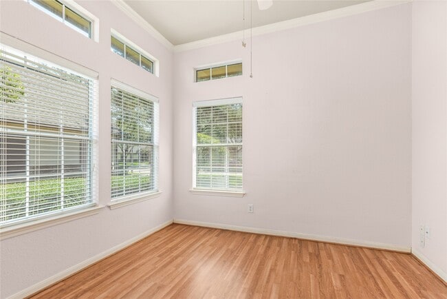 Building Photo - 7906 Glenn Cliff Dr