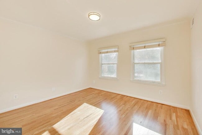 Building Photo - 4001 N Ridgeview Rd