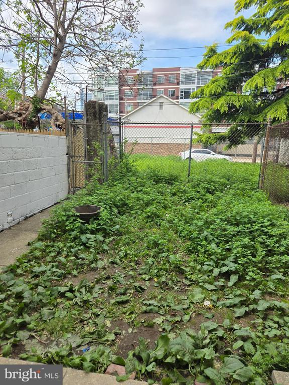 Building Photo - 1351 Christian St