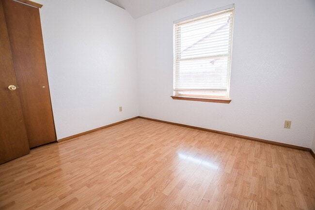 Building Photo - Contemporary home with 3 bedrooms, 2 bath, 2 car garage, A/C, Fenced Yard