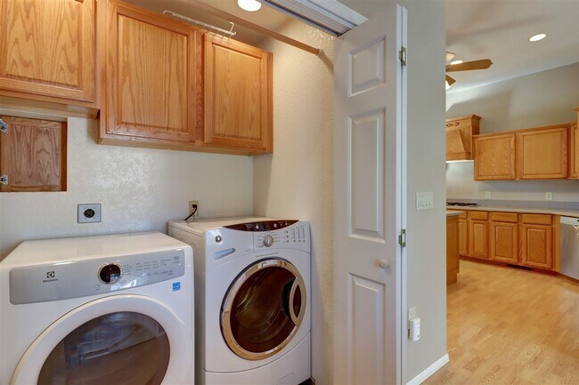 Building Photo - Beautiful home in the Mountain Club!