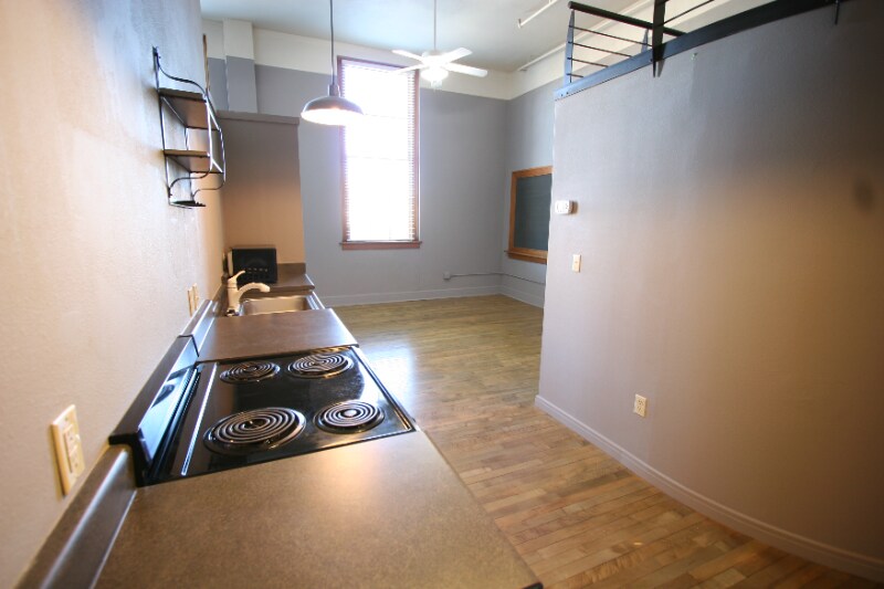 Building Photo - 100 Broadway Blvd NE