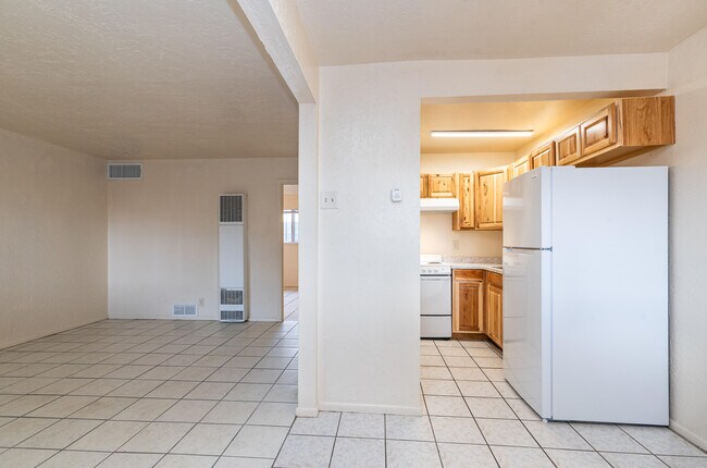 Building Photo - 206 Princeton Dr SE