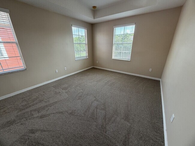 Building Photo - 9434 Silver Buttonwood St