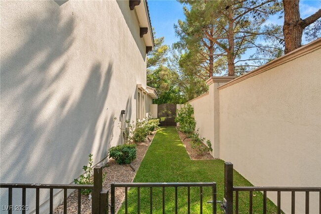 Building Photo - 2272 Coral Ridge Ave