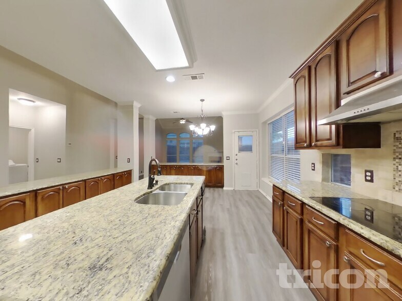 Building Photo - 11222 Raveneaux Dr