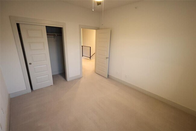 Building Photo - 2101 Town Centre Dr