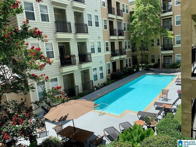 Building Photo - 401 20th St S