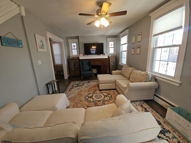 Building Photo - 111 N Sacramento Ave