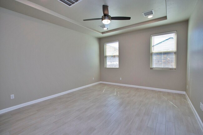 Building Photo - 729 C. Escondida