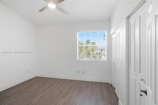 Building Photo - 725 SW 148th Ave