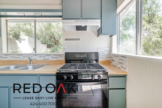 Building Photo - 474 1/2 Crane Blvd-474 1/2