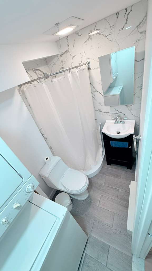 Building Photo - 5956 Hasbrook Ave