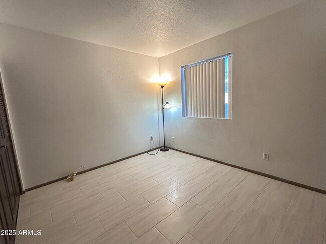 Building Photo - 422 W Pebble Beach Dr