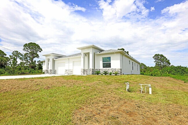 Building Photo - AVAILABLE NOW
