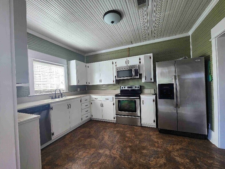 Building Photo - 149 Cedar Ln