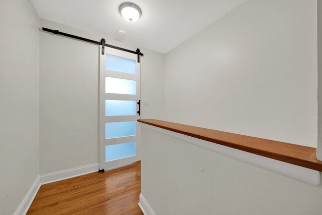 Building Photo - 2006 W Farwell Ave