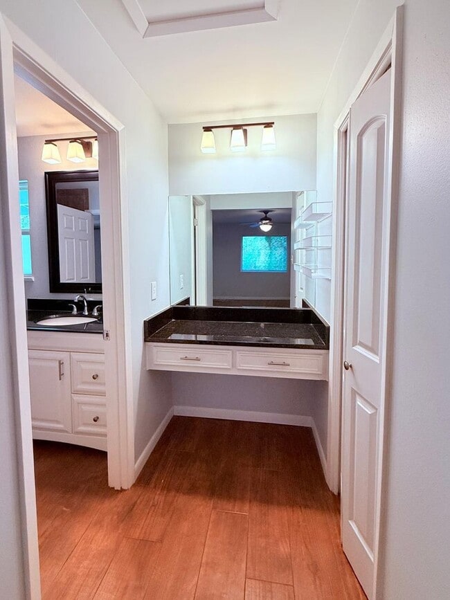 Building Photo - Beaver Trail (914)