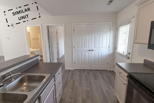 Building Photo - 3324 E St Charles Rd